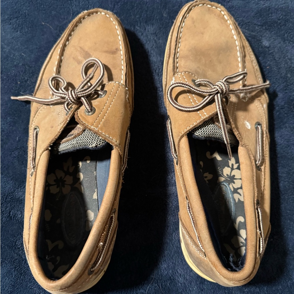 Boat shoes size 9
